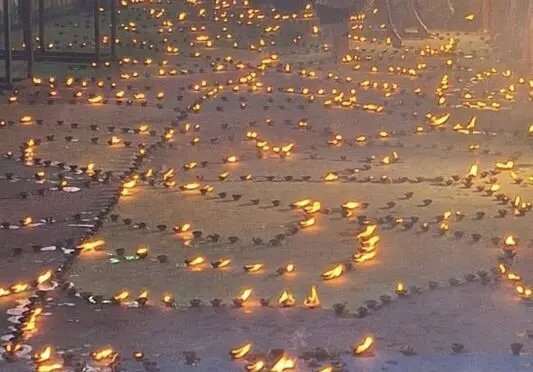 CG ब्रेकिंग : राज्य स्थापना दिवस पर 11 हजार दीपों से रौशन हुआ एकात्म पथ,रंग बिरंगी आतिशबाजी से आसमान हुआ सतरंगी...देखे फोटो और वीडियो…