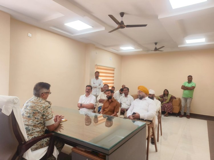 शहर जिला कॉंग्रेस ने शहर में बेहतर कानून व्यवस्था संचालित हेतु बस्तर आईजी से की मुलाकात - मौर्य