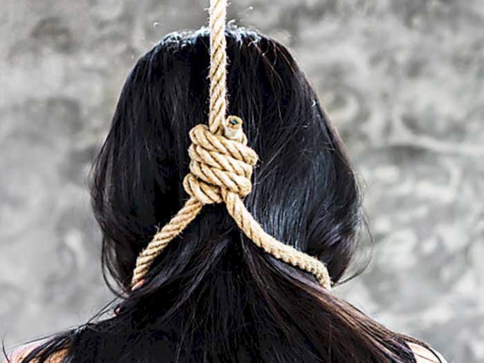 CG - छात्रा ने की आत्महत्या : सिरफिरे की धमकी से डर कर छात्रा ने उठाया खौफनाक कदम, फांसी लगाकर की जीवन लीला समाप्त, परिजनों का रो रोकर हुआ बुरा हाल......