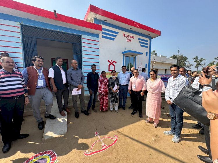 देश के विभिन्न राज्यों से पहुंचे उच्चाधिकारियों के दल ने किया जिले के वनांचल क्षेत्र का भ्रमण...प्रधानमंत्री जनमन योजना के तहत निर्मित आवास का किया निरीक्षण...