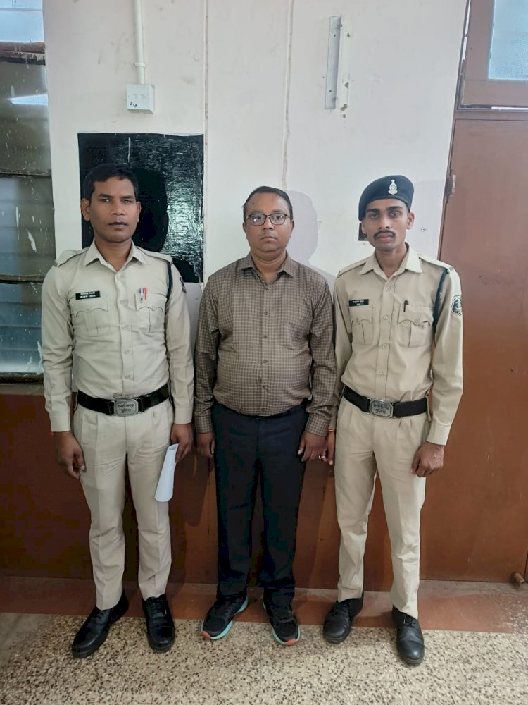 CG - आरोपी आरोपी द्वारा गायत्री शिक्षण समिति के कर्मचारियो के ईपीएफ राशि 4048806/- रूपये का किया था गबन, आरोपी को गिरफ्तार कर न्यायिक रिमांड पर भेजा गया जेल...