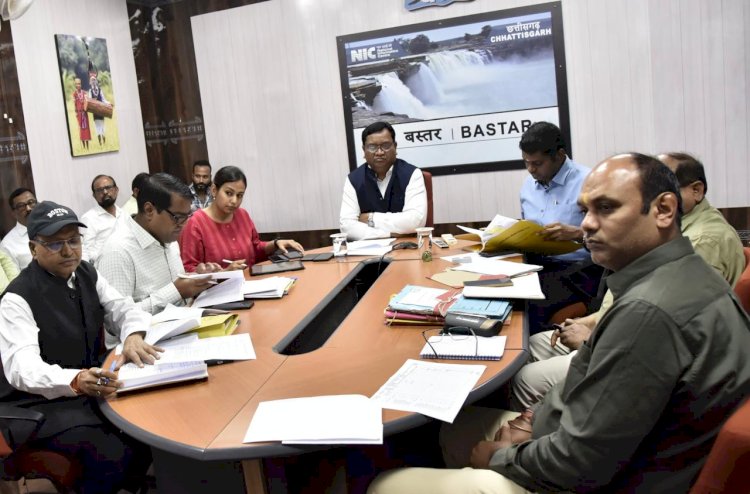 राजस्व अधिकारी के नेतृत्व में प्रत्येक शनिवार को समिति की बैठक करवाकर ग्रामीणों की धान खरीदी से संबधित समस्याओं का करवाएं निराकरण - कमिश्नर डोमन सिंह