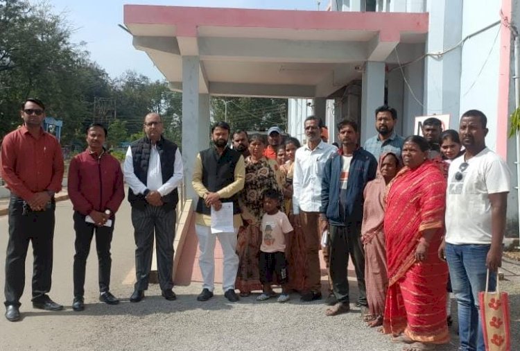 CG - प्रवीर वार्ड में 20 से 25 परिवारों को घर खाली करने का आया नोटिस : कॉंग्रेस बोले पुलिया निर्माण का पुनः सर्वे कराकर छतिग्रस्त होने वाले घर को बचाने व मुवावजा देने की रखी मांग, उच्च स्तरीय पुलिया निर्माण को लेकर बस्तर कलेक्टर को सौंपा ज्ञापन...
