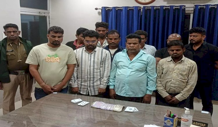 CG - श्मशान घाट में सजी थी महफिल, 52 परियों के साथ इश्क लड़ा रहे थे दीवाने, जब पुलिस पहुंची तो उड़ गए होश, 19 जुआरी गिरफ्तार...नगदी भी जब्त.....