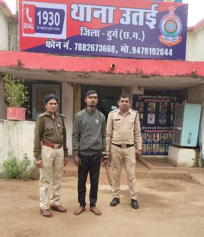 CG - घोर कलयुग : मां ने शराब पीने पैसे नहीं दिए तो अपने ही घर को बेटे ने किया आग के हवाले, जब नशा उतरा तो सीधे पहुंचा जेल, घर का सारा सामान जलकर खाक......