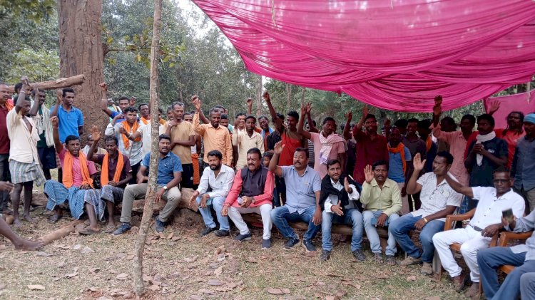 कॉंग्रेसदल पंहुचा बिरनपाल, काटे गए पेड़ो के विरोध में बैठे ग्रामीणों का किया समर्थन...