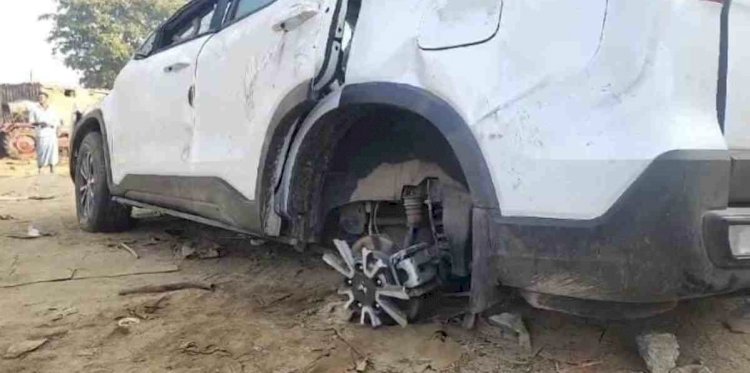 CG 3 मौतें : दर्दनाक सड़क हादसा,टायर फटने से पलटी कार, दो महिला समेत तीन की मौत…