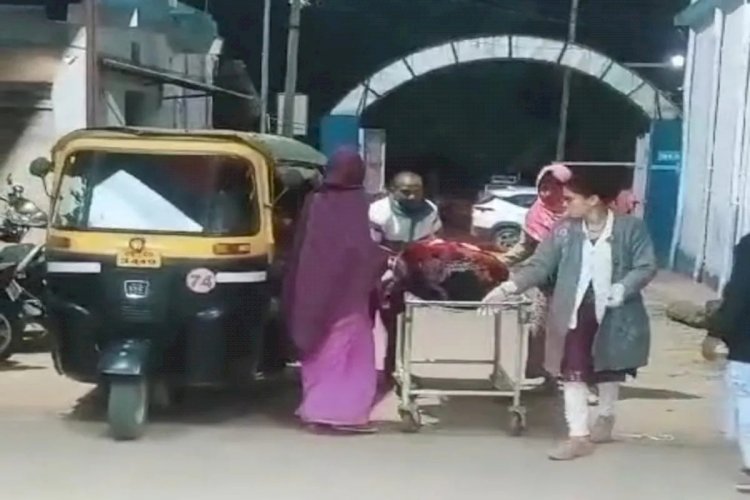 CG - ऑटो में जन्मा बच्चा : प्रसव पीड़ा होने पर नहीं मिली एंबुलेंस, महिला ने ऑटो रिक्शा में दिया बच्चे को जन्म, फिर जो हुआ.....