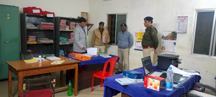 CG - पुलिसकर्मियों को अपराधियों पर कड़ी कार्रवाई करने के दिए निर्देश : एसएसपी सूरजपुर ने रात्रि गश्त कर सुरक्षा व्यवस्था का लिया जायजा...