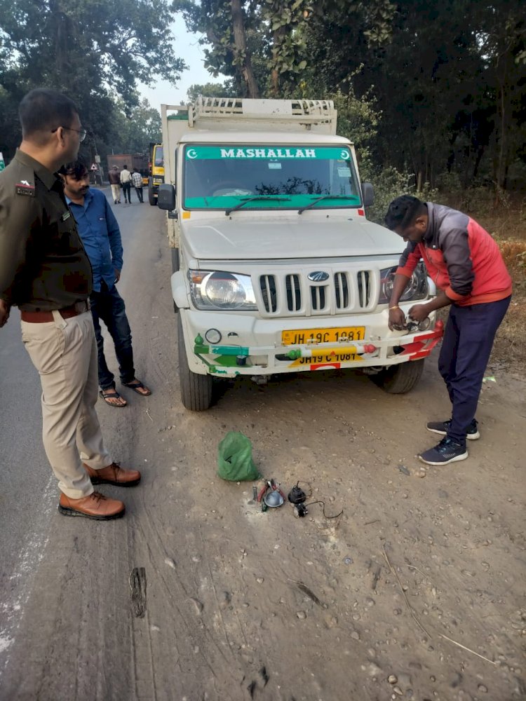 CG - चकाचौंध वाली लाइटें लगाने व यातायात नियमों के उल्लघंन पर 30 वाहन चालकों के खिलाफ चौकी खड़गवां पुलिस की सख्त कार्रवाई...