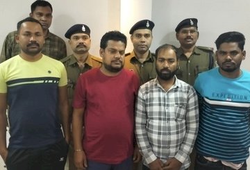 CG : सरकारी नौकरी लगाने के नाम पर करोड़ों की ठगी,फर्जी नियुक्ति पत्र,सर्विस बुक थमाकर बेरोजगारों से की ठगी,गैंग के कारनामें जान हो जाएँगे हैरान…
